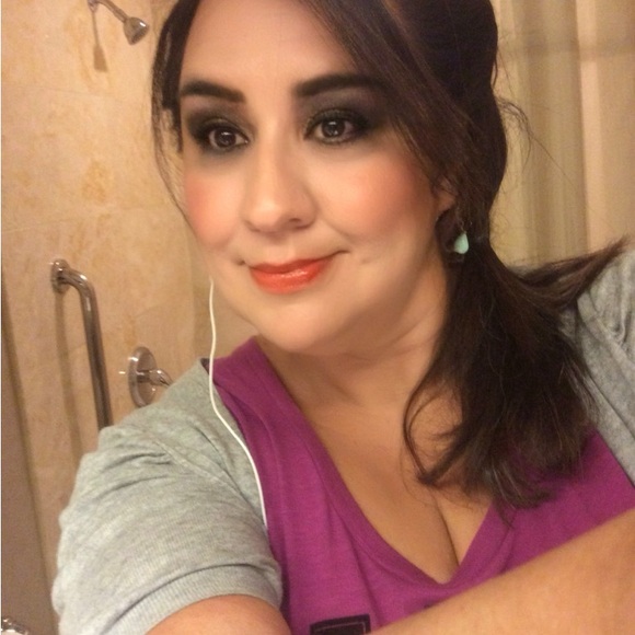 Meet your Posher, Tina - Picture 11 of 15